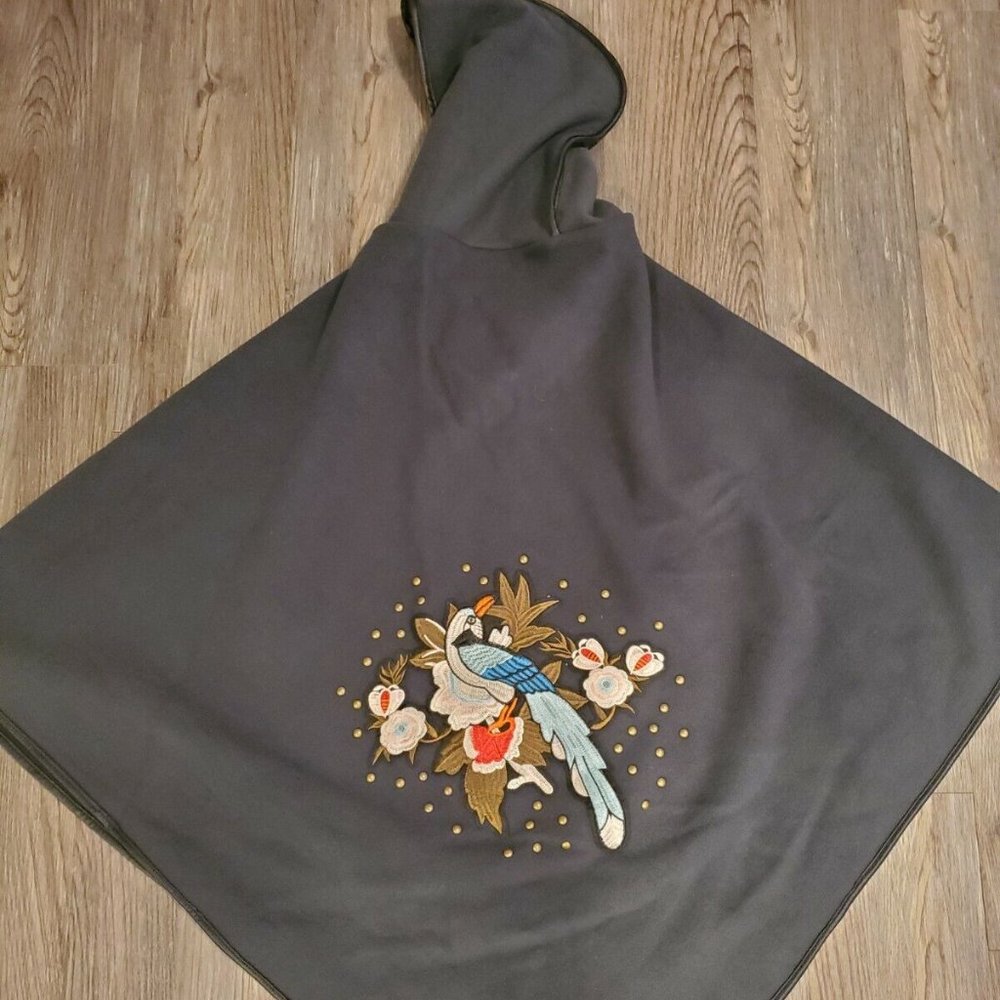 Hooded cape with embroidered bird - black
